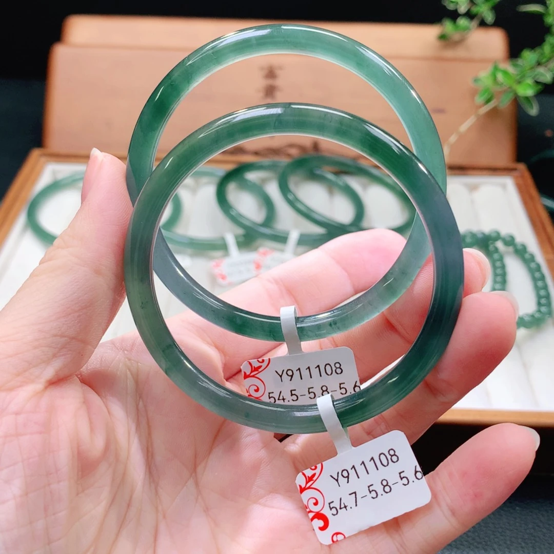翡翠手镯（圆镯）未镶嵌