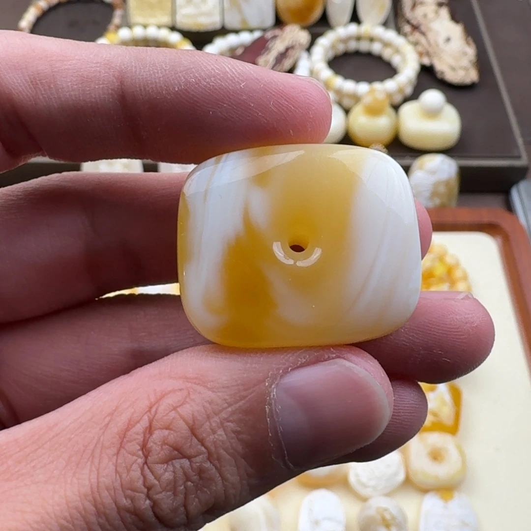 琥珀未镶嵌裸石蜜蜡