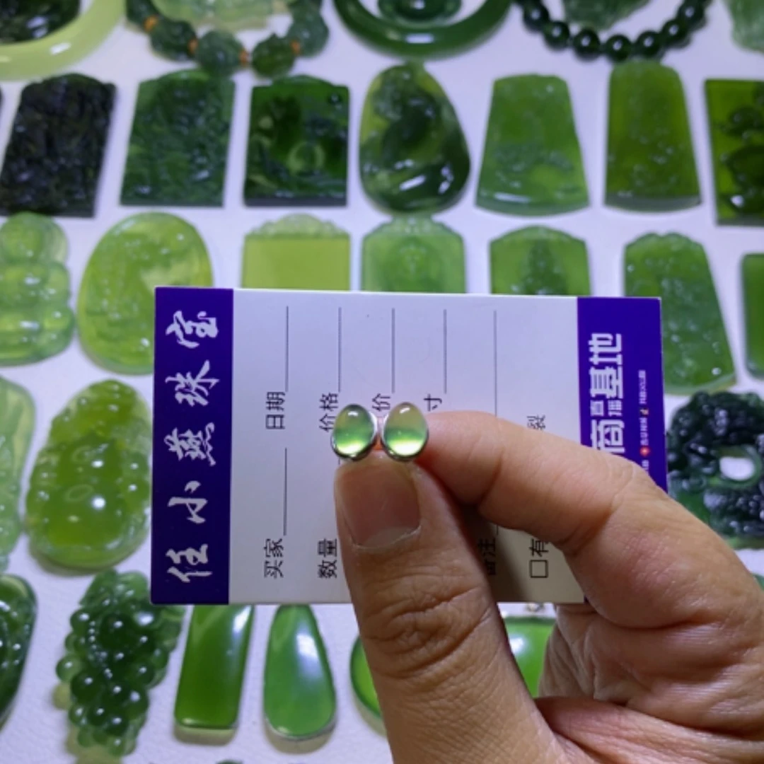 【闪购商品】银S925镶嵌蛇纹石玉耳钉