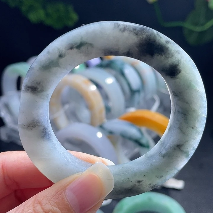 定制翡翠未镶嵌翡翠手镯