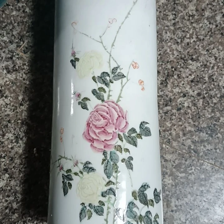罐用****8粉彩帽筒，有残了。