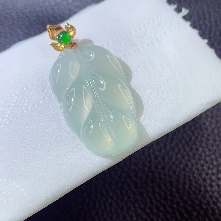 翡翠颈饰18K金镶嵌翡翠