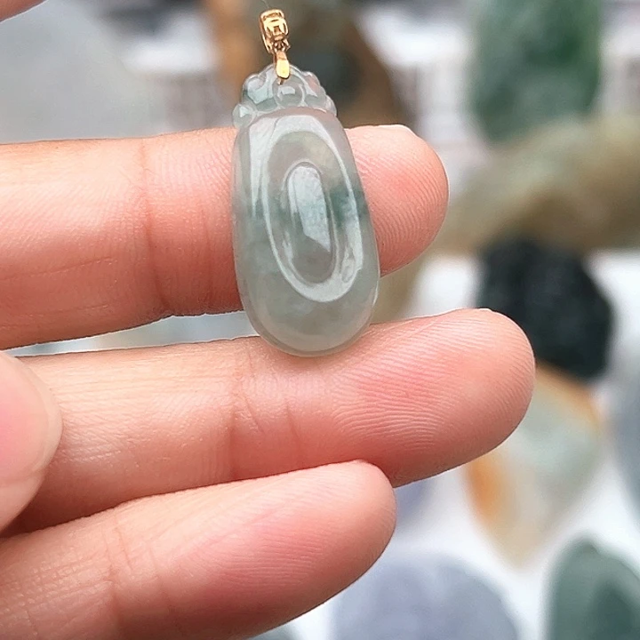 翡翠未镶嵌颈饰福贝