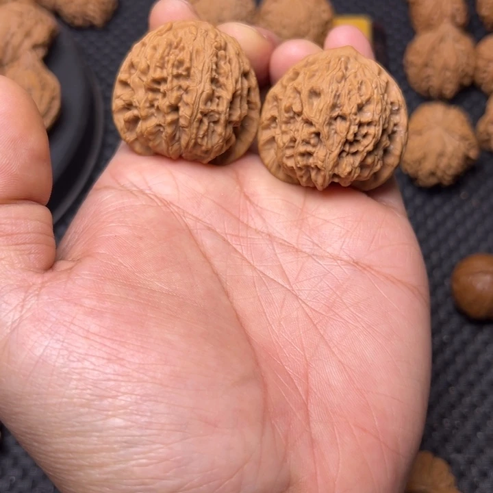 文玩核桃吊坠野生铁锤