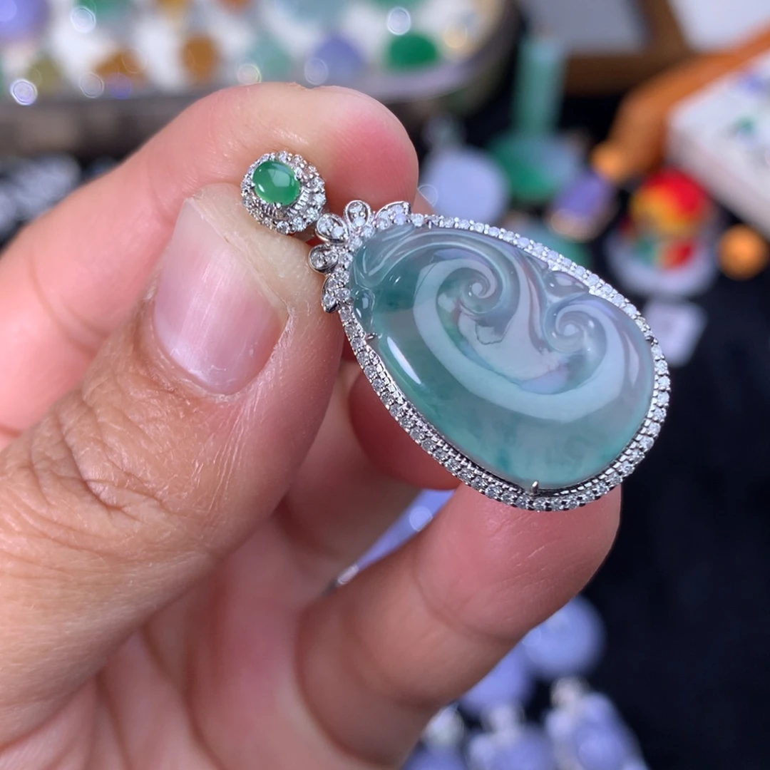 翡翠吊坠(不含链)18K金镶嵌