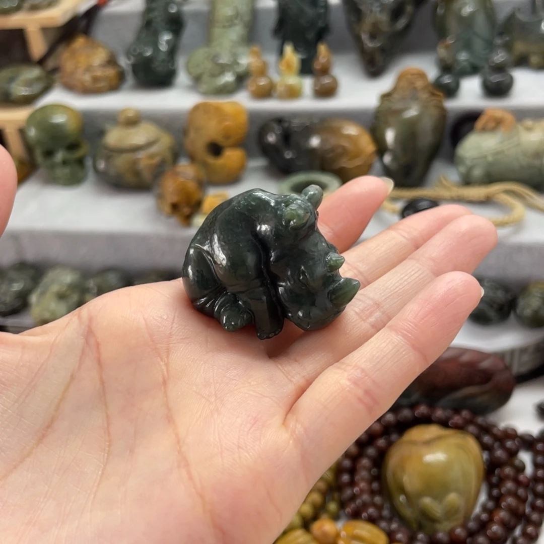 透闪石质玉未镶嵌把件