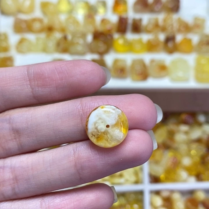 琥珀未镶嵌裸石扣子