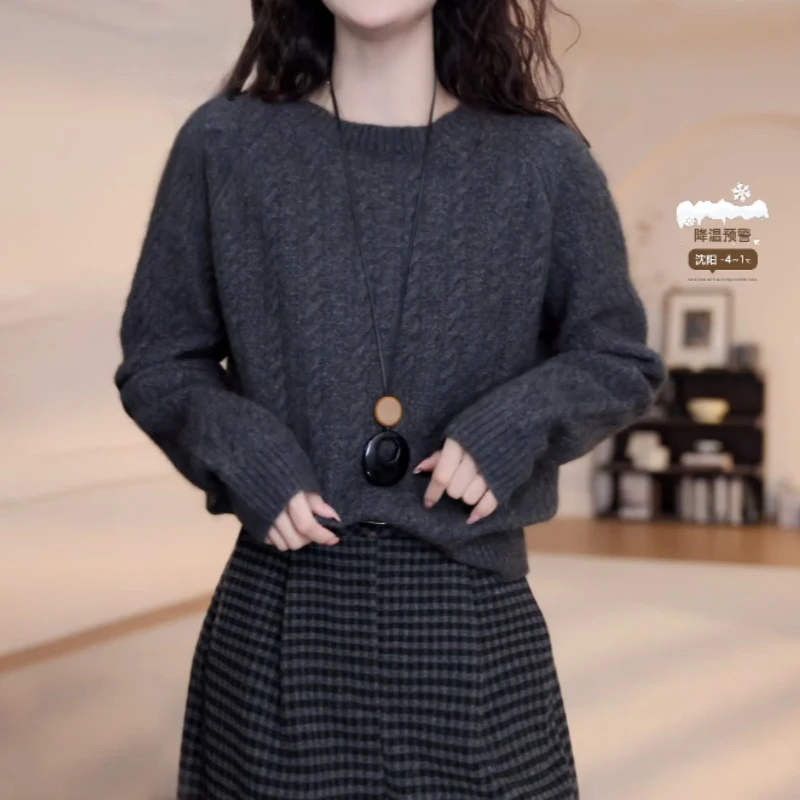 纯色圆领扭花毛衣女2025冬季新款时尚百搭套头长袖保暖毛针织上衣