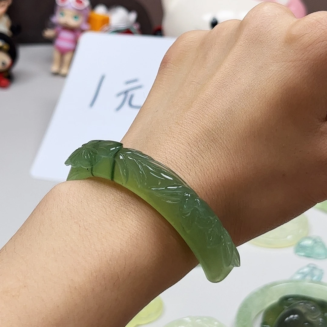 未镶嵌蛇纹石玉吊坠