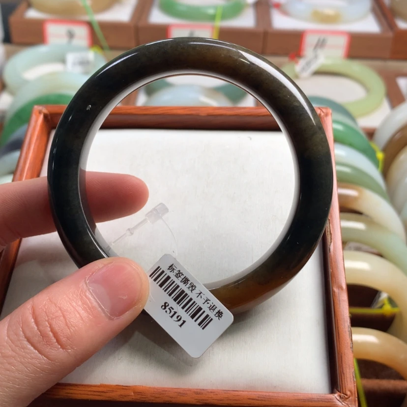 【闪购商品】和田玉手镯未镶嵌57