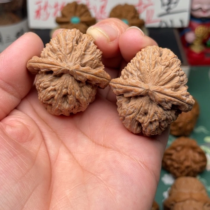 【闪购商品】文玩核桃吊坠37白狮子