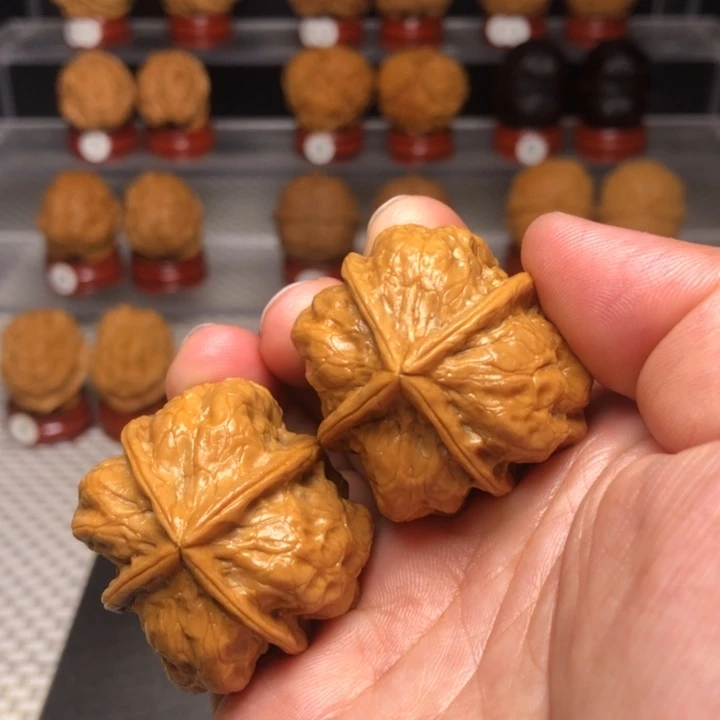 文玩核桃把件43金尊八面蟾