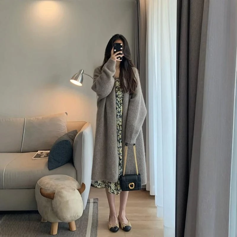 2025秋冬新款高级感慵懒风软糯毛衣外套女中长款过膝宽松针织开衫