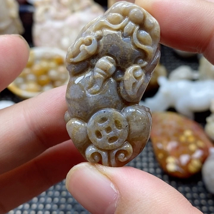 硅化珊瑚（珊瑚玉）颈饰未镶嵌