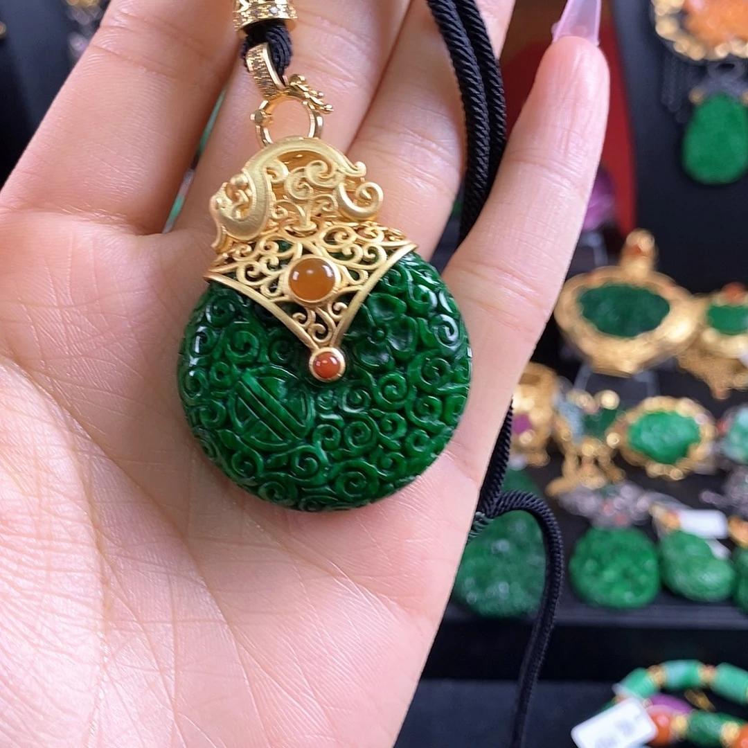 翡翠未镶嵌颈饰吊坠