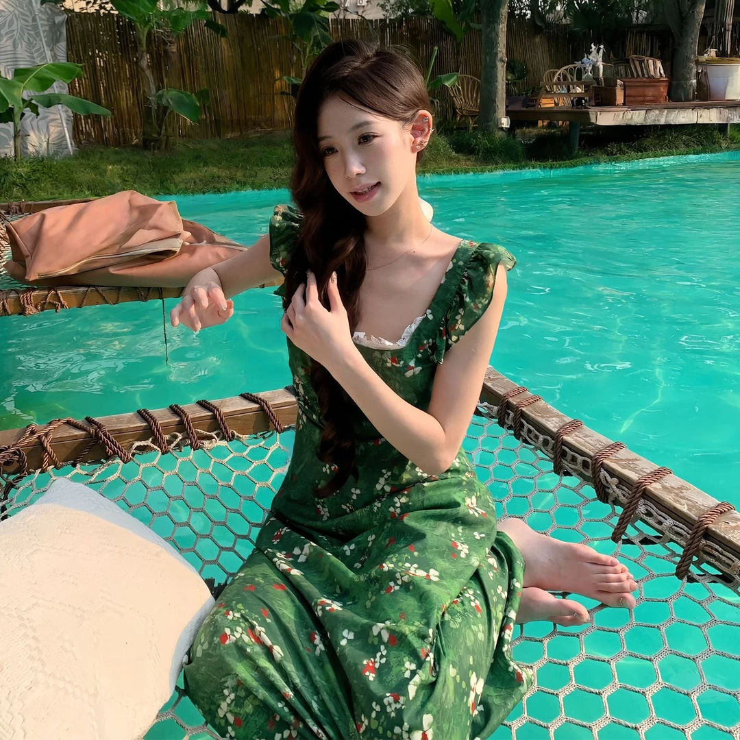 法式复古绿色小飞袖碎花连衣裙子女夏季2025新款蕾丝方领收腰长裙
