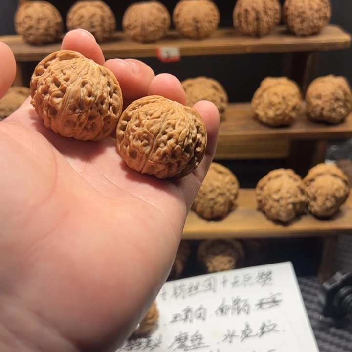 核桃把件按**饭磨盘狮子头