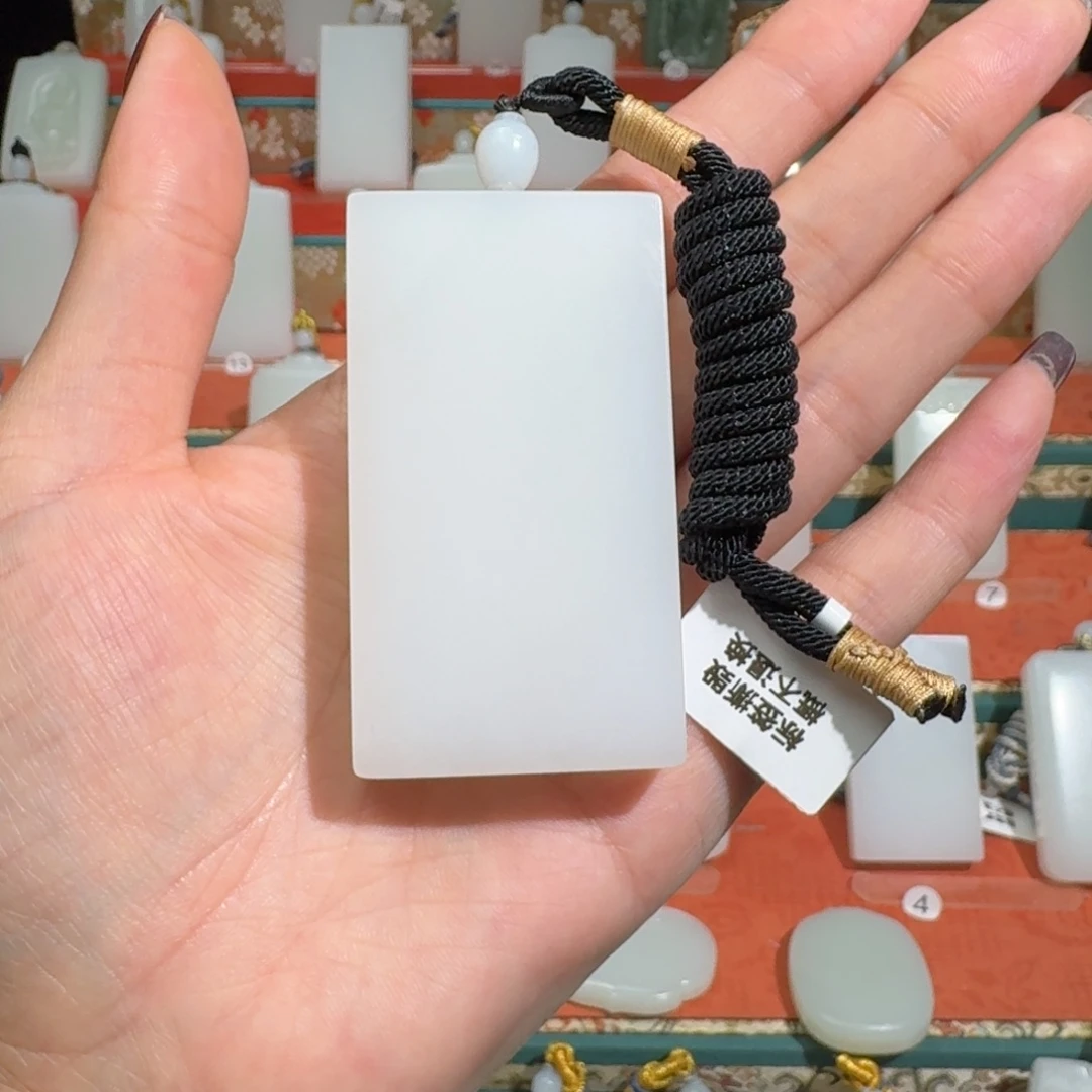 蜜***)和田玉未镶嵌颈饰