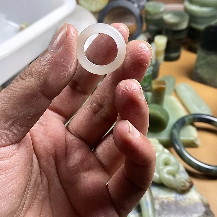 舞***艽和田玉（糖玉）未镶嵌珠宝半成品