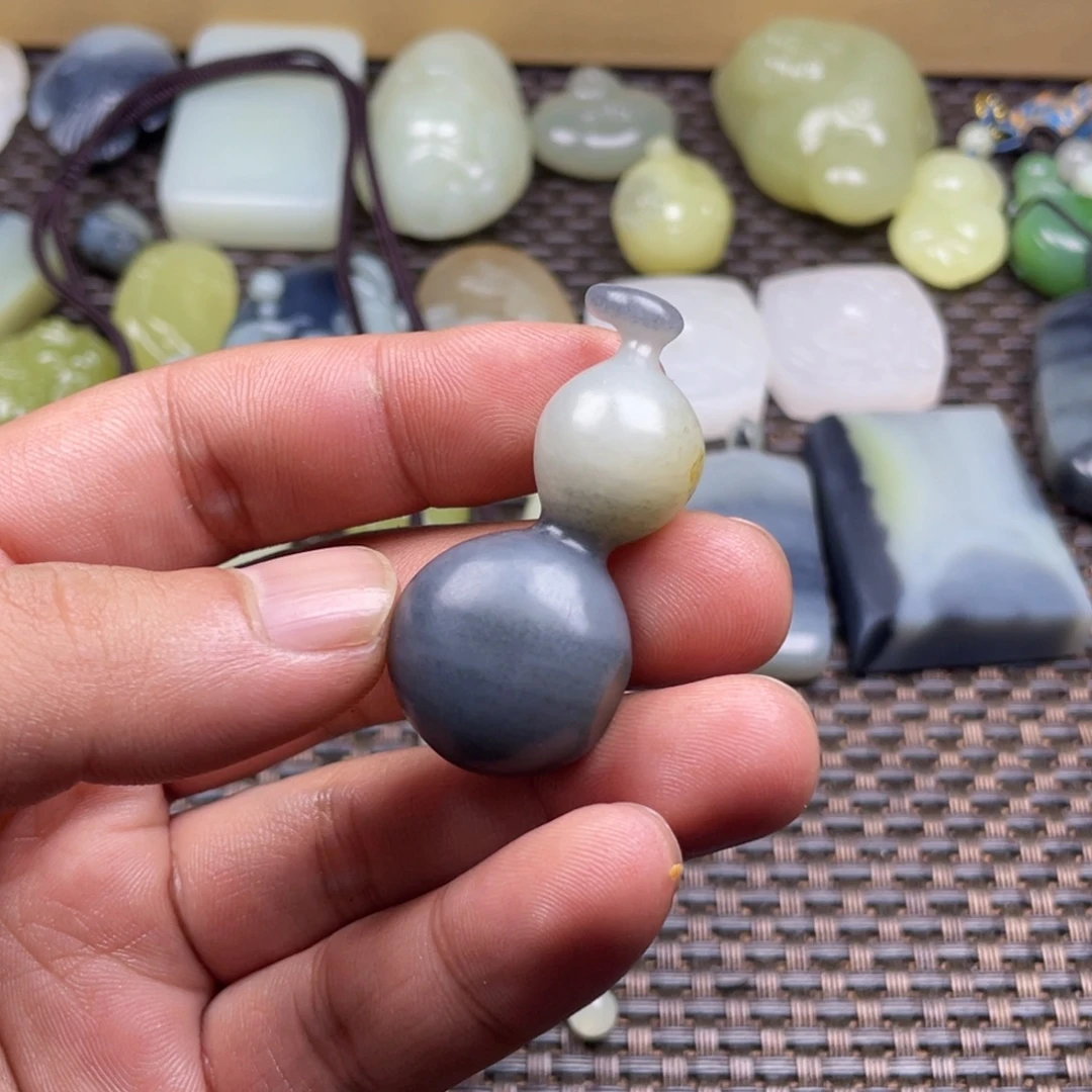 开***…和田玉未镶嵌颈饰