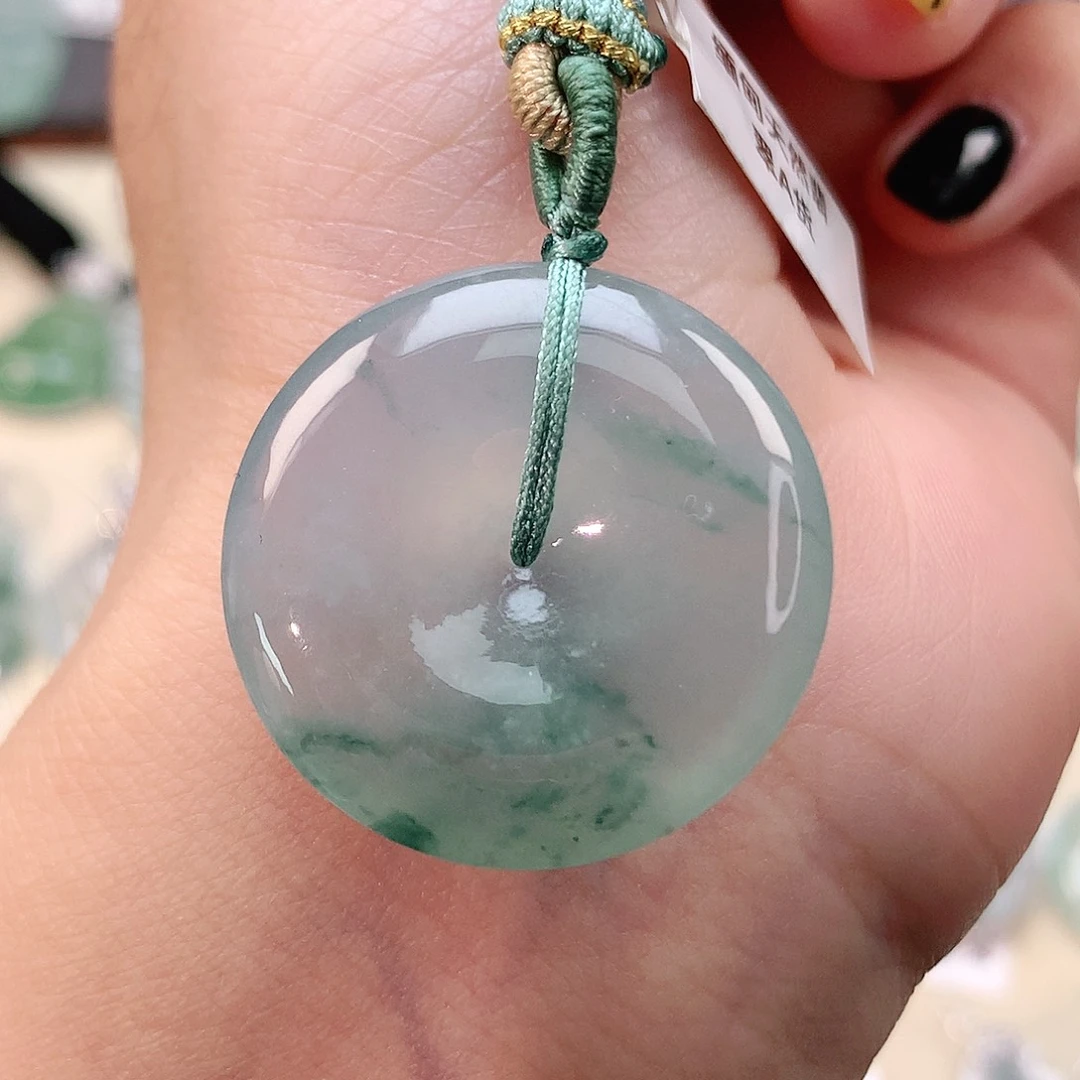 翡翠未镶嵌颈饰平安扣