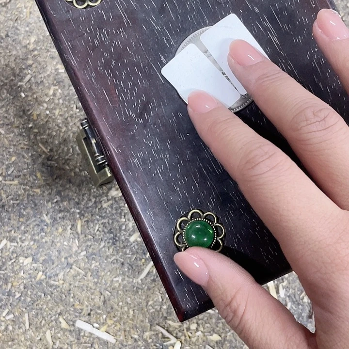织绣摆件的时候我就