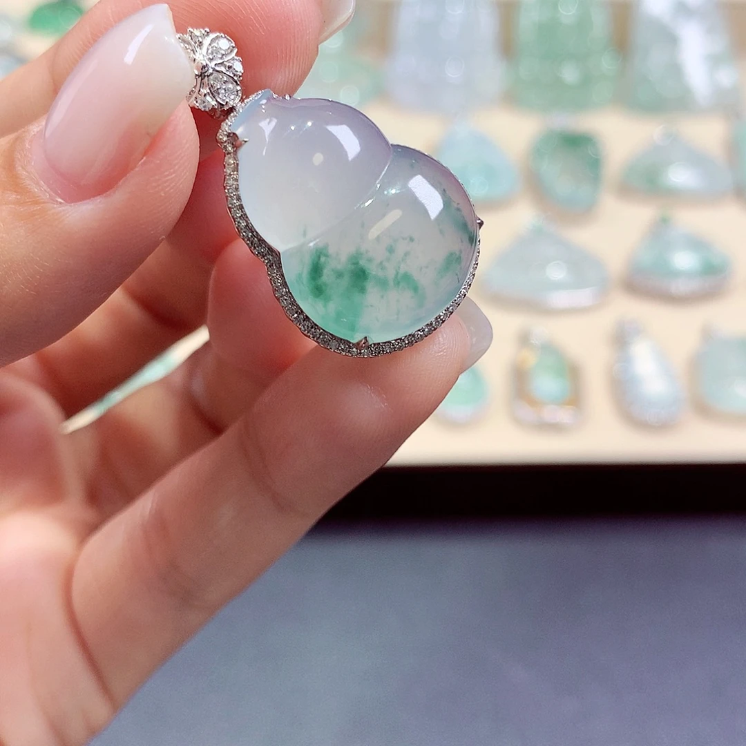 翡翠18K金镶嵌颈饰翡翠