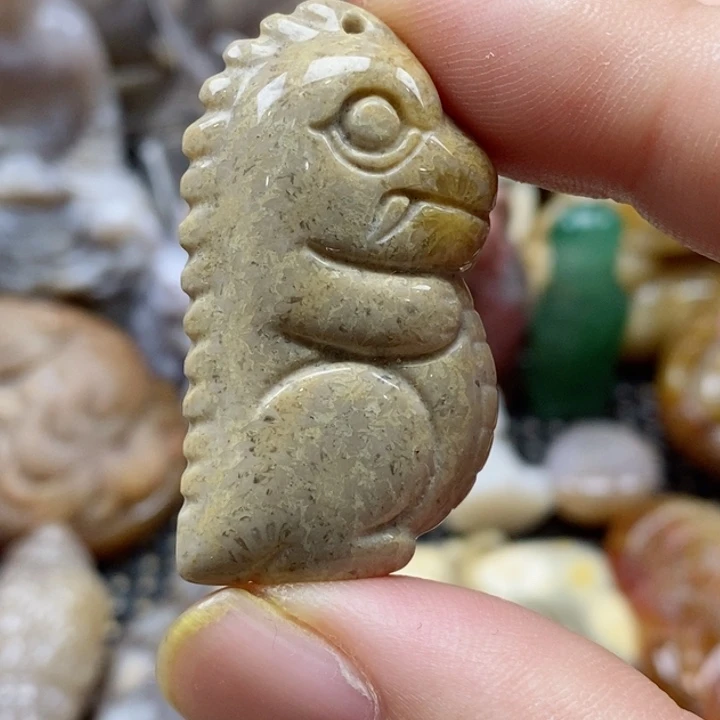 硅化珊瑚（珊瑚玉）颈饰未镶嵌小吊坠
