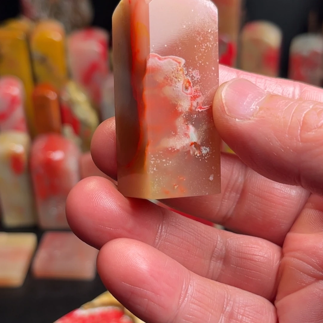 巴林石印石巴林粉冻鱼籽鸡血章