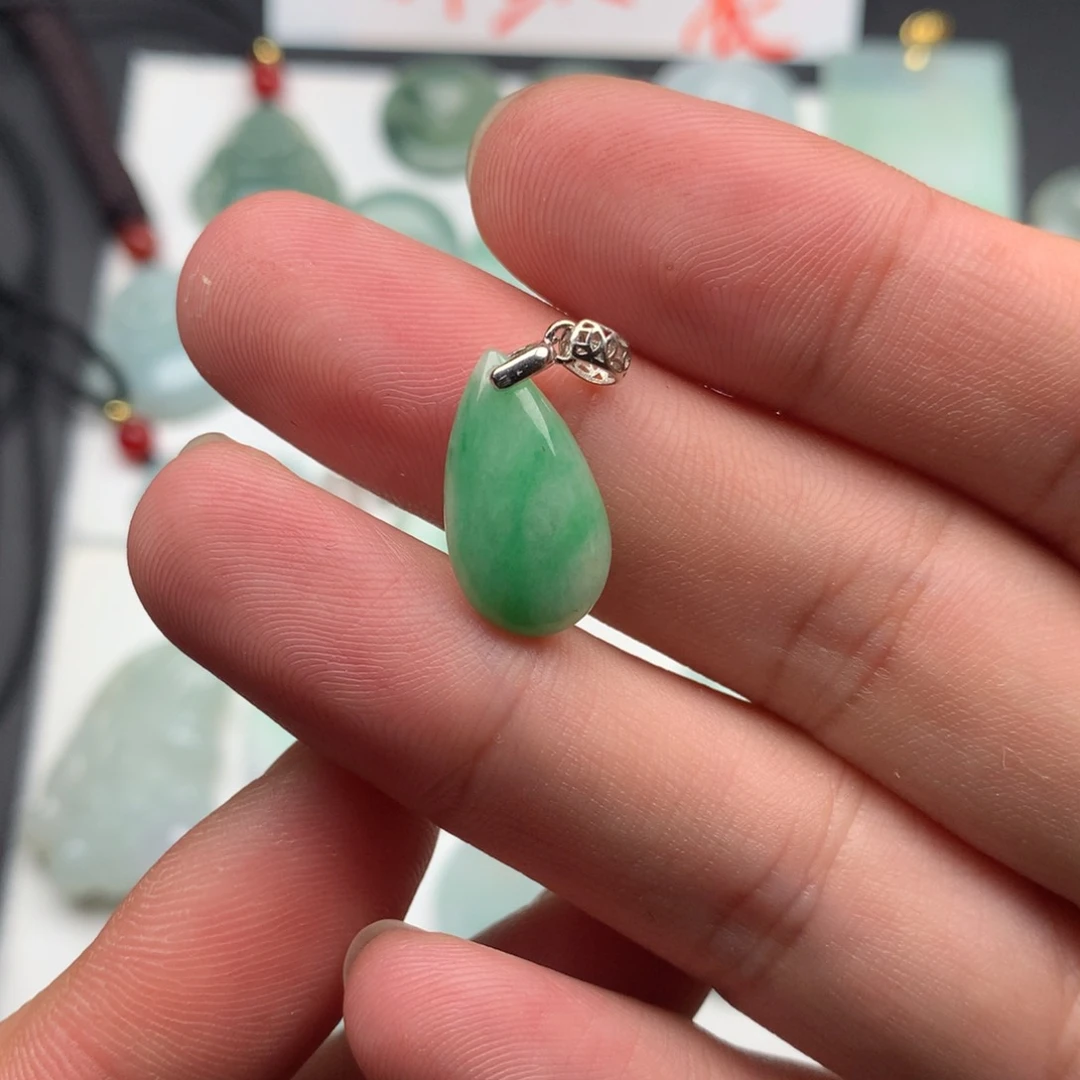 翡翠颈饰未镶嵌Z**o缅甸翡翠