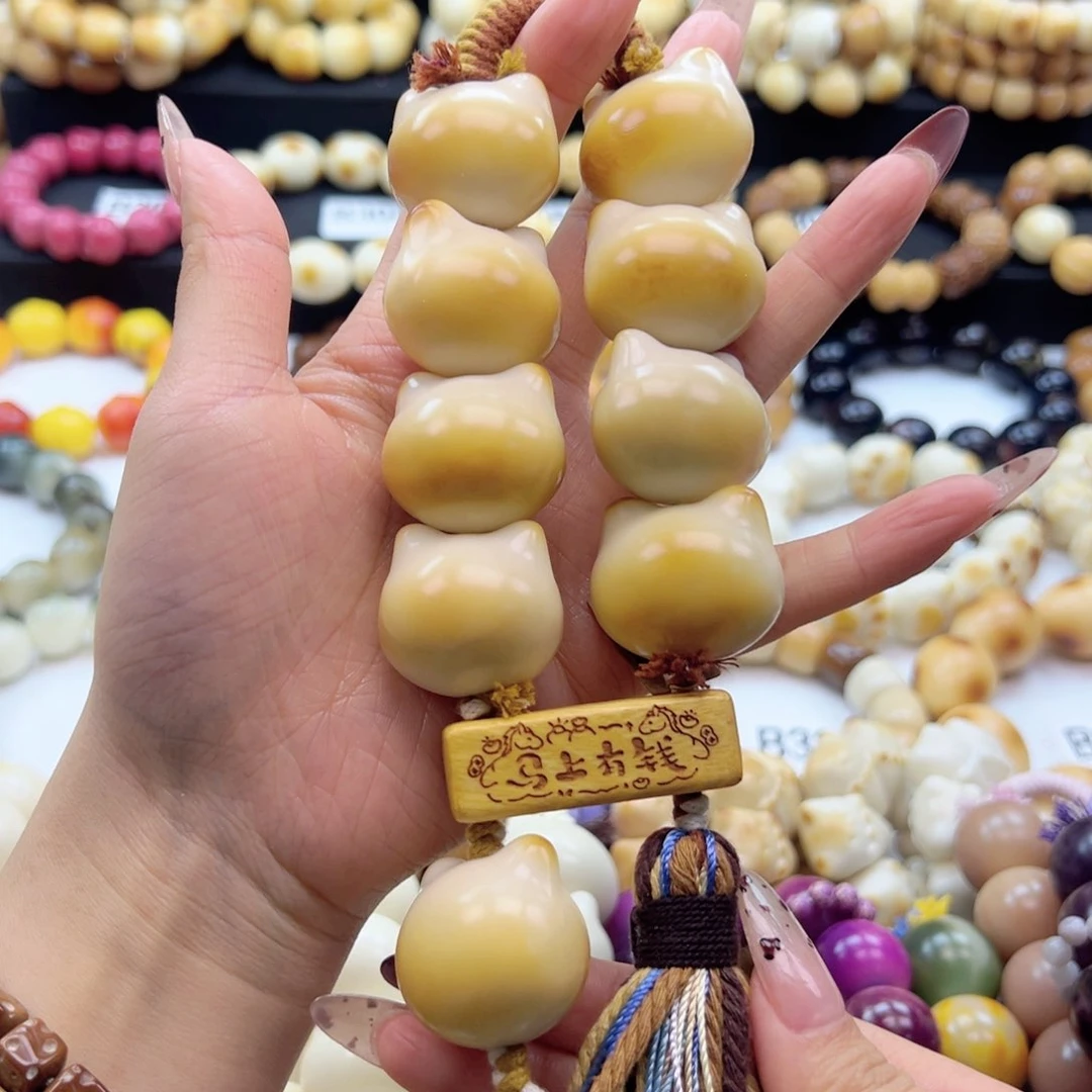 吊坠白玉菩提30卡炭烤猫猫头手持微微瑕