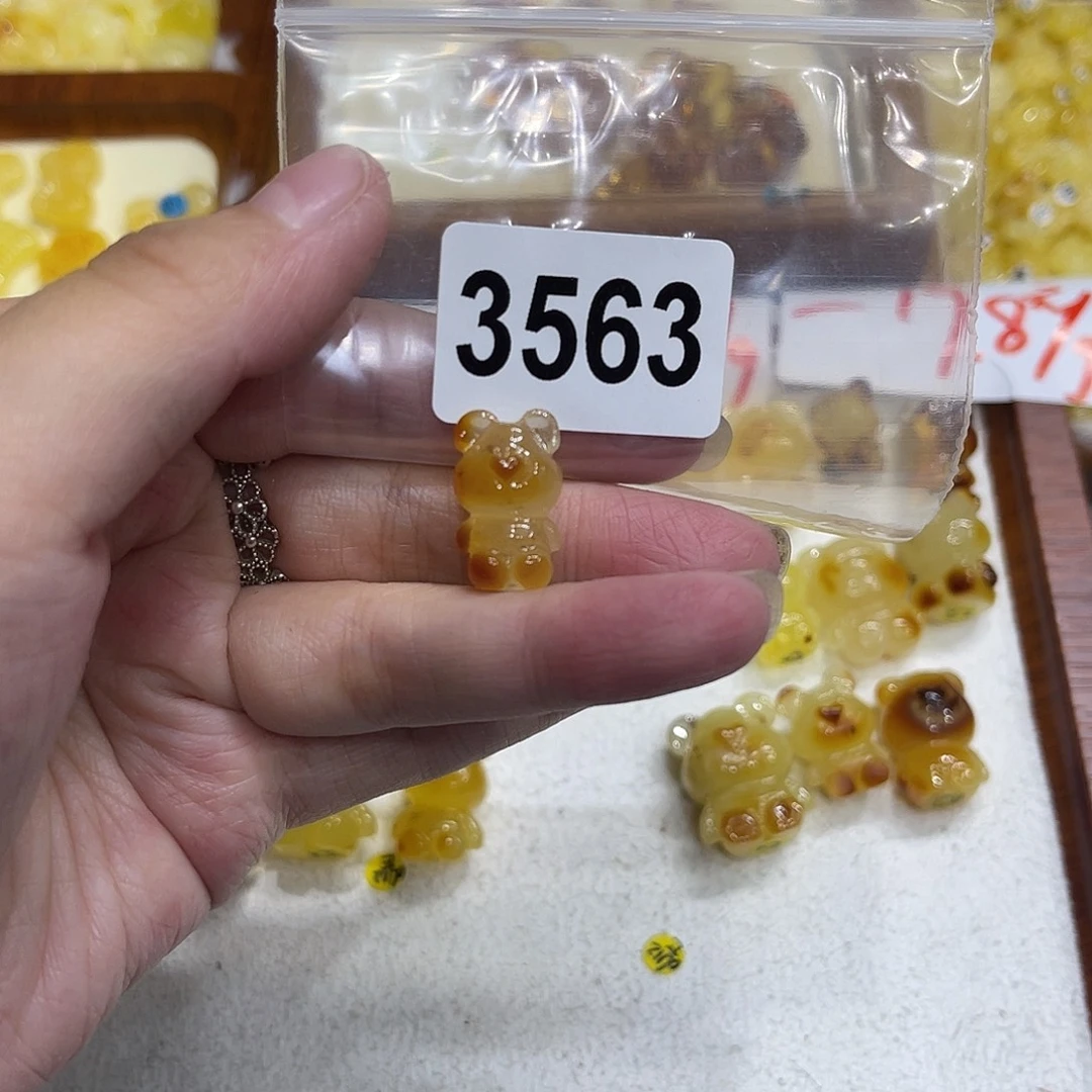 琥珀未镶嵌颈饰蜜蜡