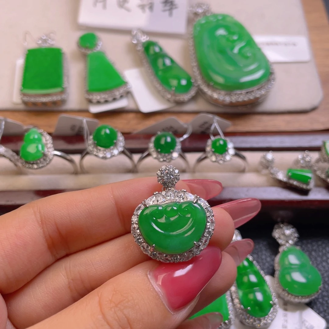 翡翠银S925镶嵌颈饰翡翠