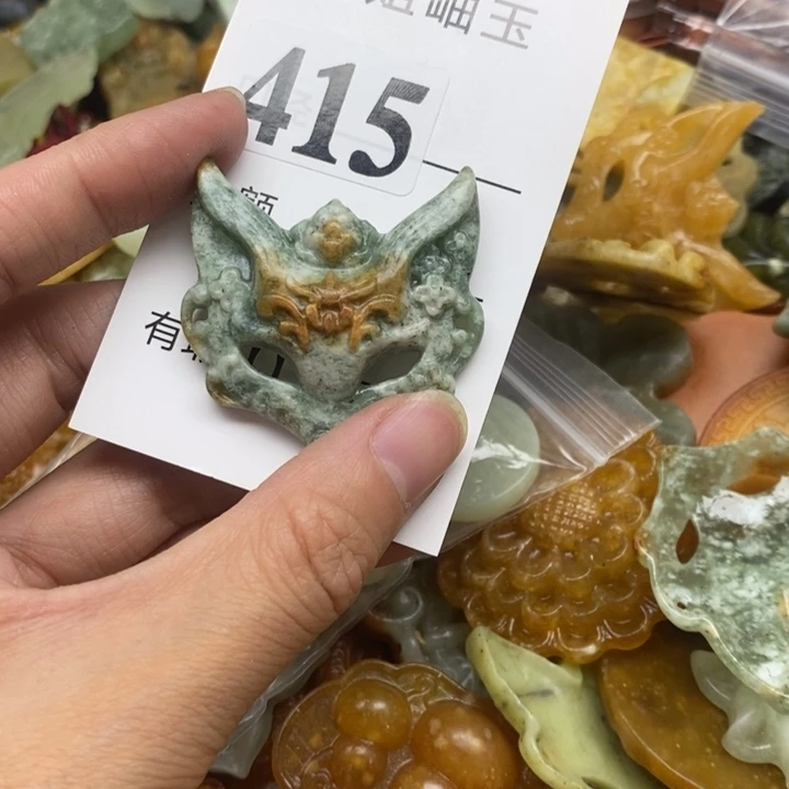 未镶嵌蛇纹石玉颈饰