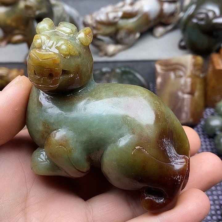 未镶嵌蛇纹石玉颈饰百****）