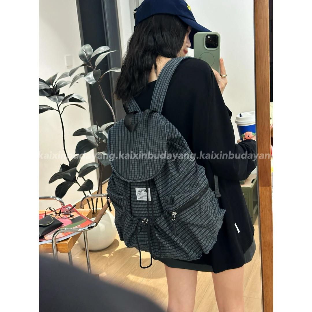 【开心不打烊】出街搭子抽绳多口袋黑色格纹双肩包超实用大容量背包