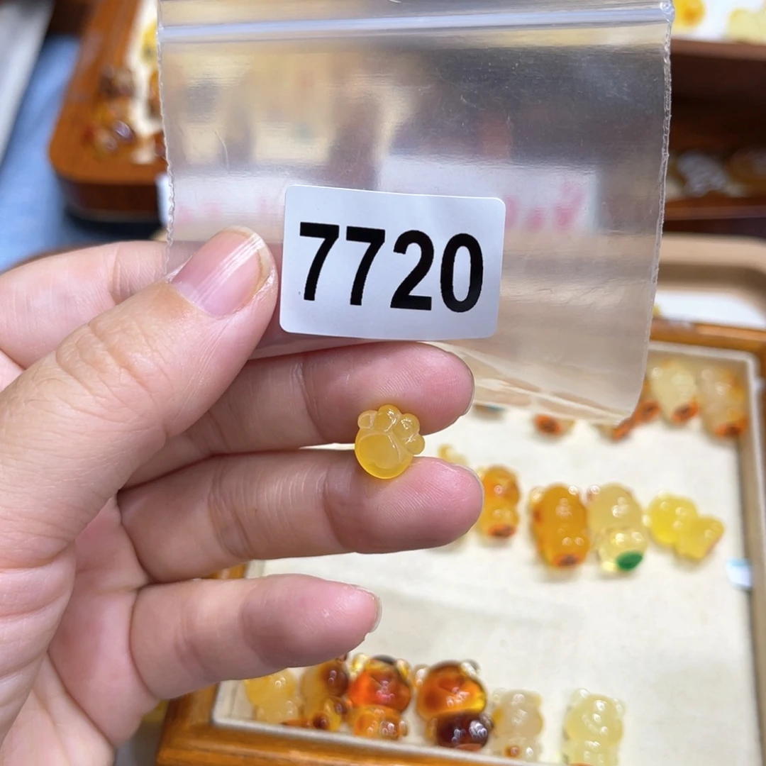 未镶嵌琥珀珠宝奇石