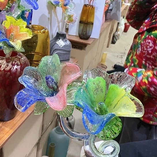 琉璃花瓶高45厘米宽9厘米