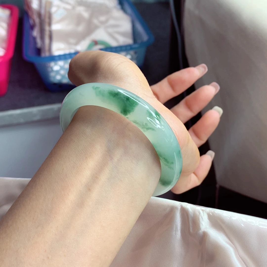 未镶嵌手镯翡翠55.5零毛孔 无棉感 绿花