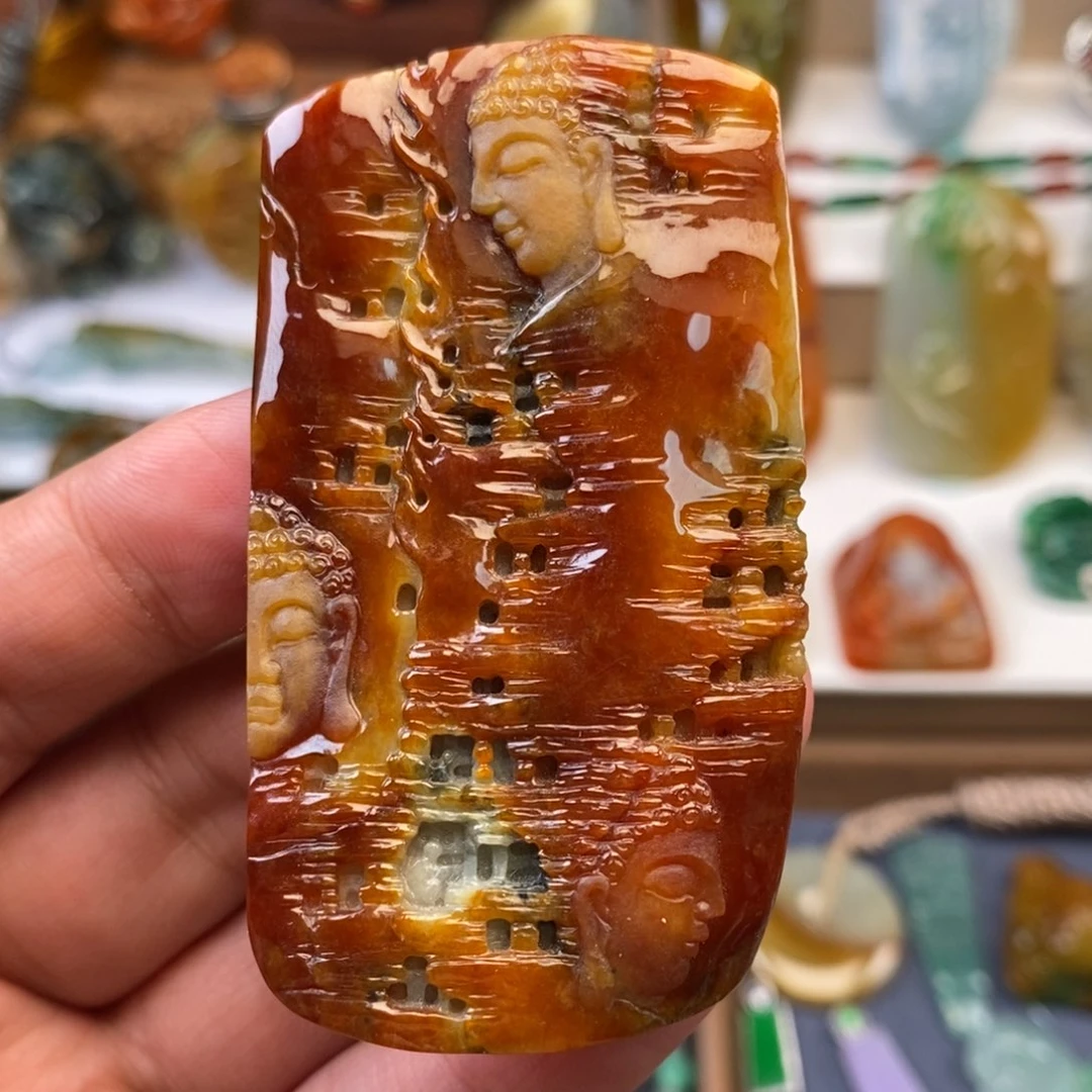 翡翠未镶嵌颈饰石窟佛