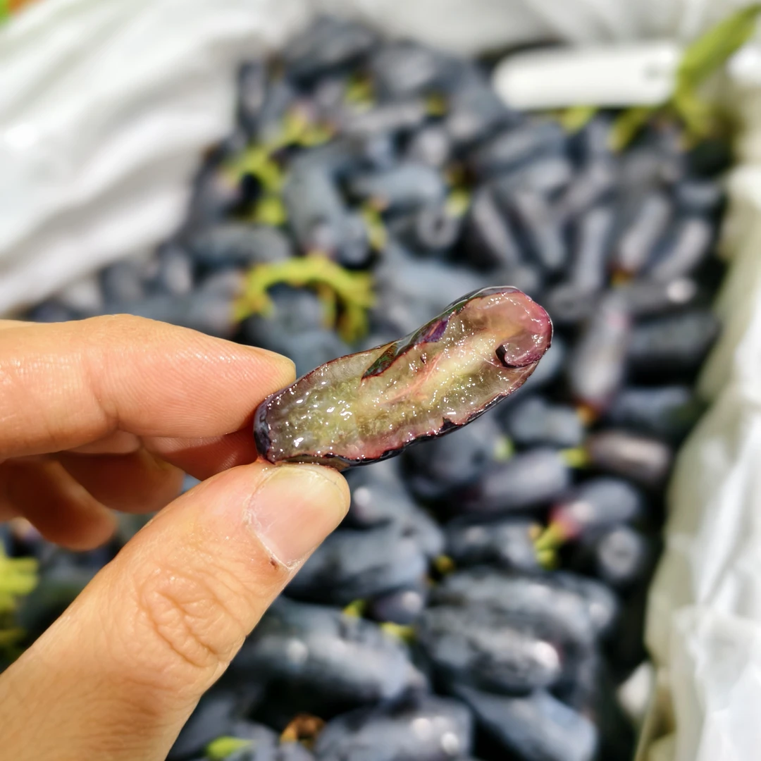 新疆蓝宝石金手指无籽黑提嘎嘎甜4斤提子新疆维吾尔自治区