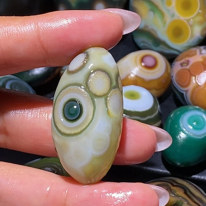 玛瑙/玉髓未镶嵌珠宝奇石70