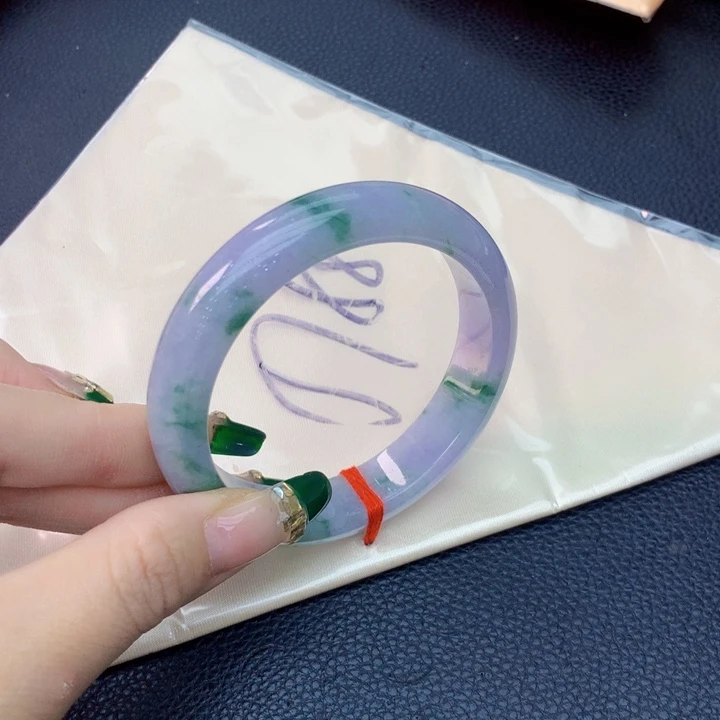 翡翠手镯未镶嵌翡翠手镯