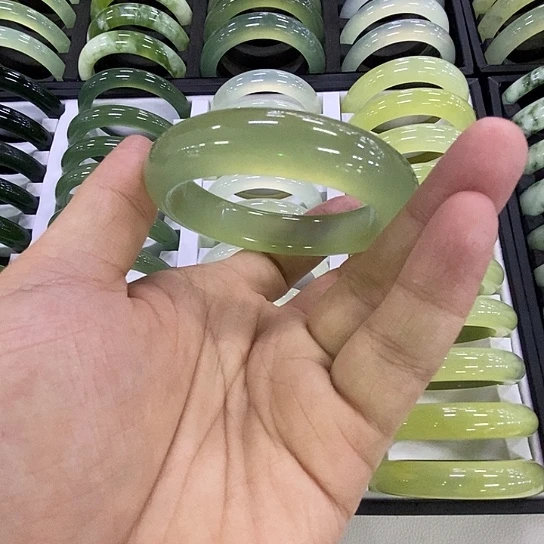 宝***乖蛇纹石玉未镶嵌手镯