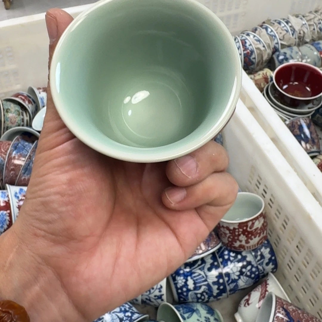 杯清釉青花鱼藻纹铃铛杯