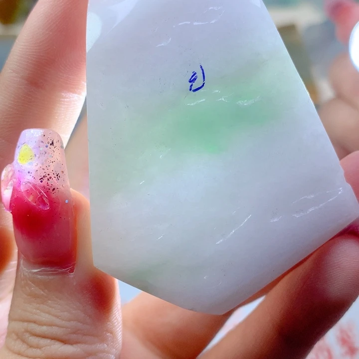 颈饰未镶嵌翡翠好