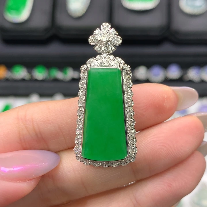 翡翠吊坠(不含链)18K金镶嵌