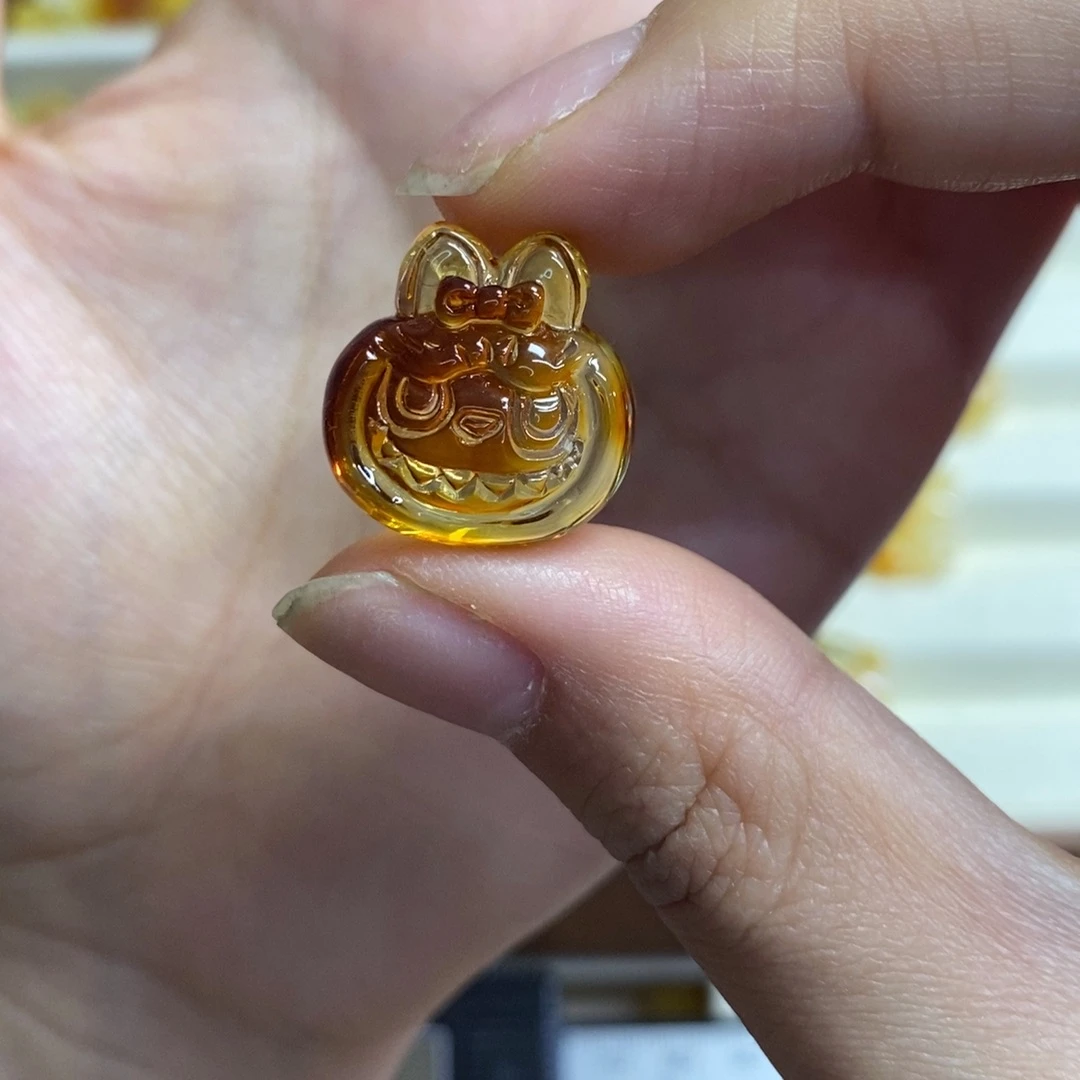 琥珀未镶嵌裸石拉布布