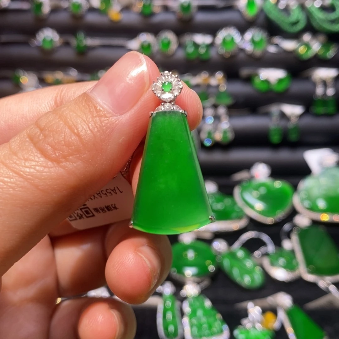 翡翠颈饰18K金镶嵌天然翡翠