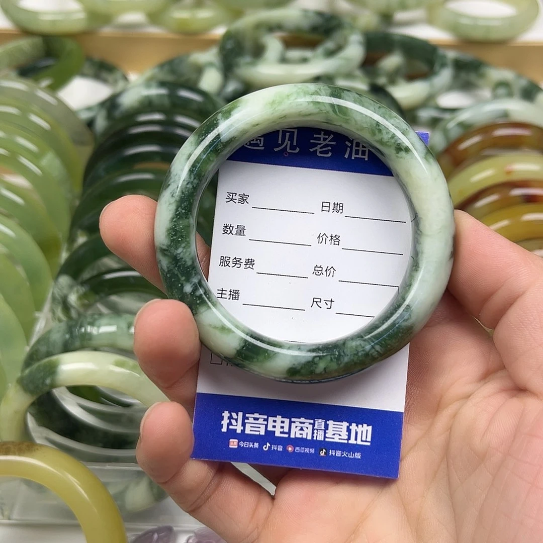 未镶嵌透闪石-蛇纹石玉手镯娜*